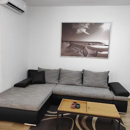 Apartman Branimir Novalja Exterior foto