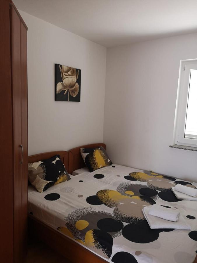 Apartman Branimir Novalja Exterior foto